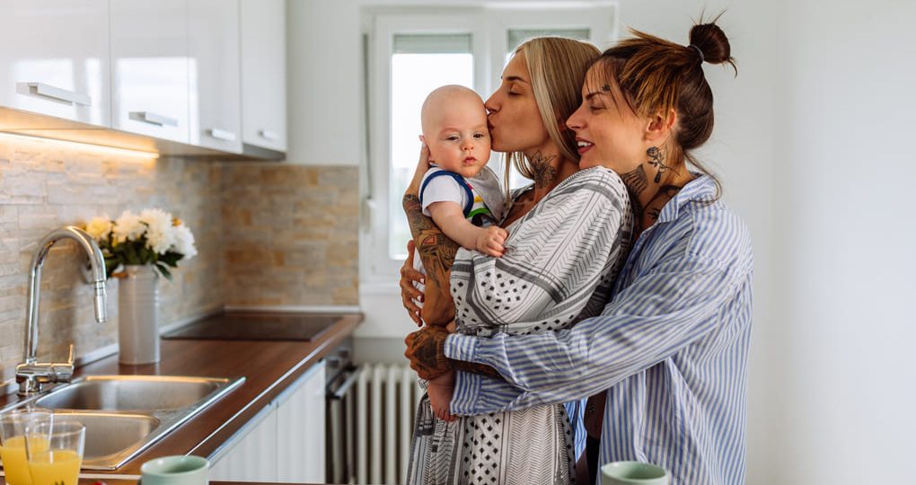 Infórmate sobre cómo acceder a subrogación para parejas del mismo sexo de Chile